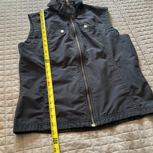 🖤 Columbia Black Lightweight Vest - Picture 2 of 8